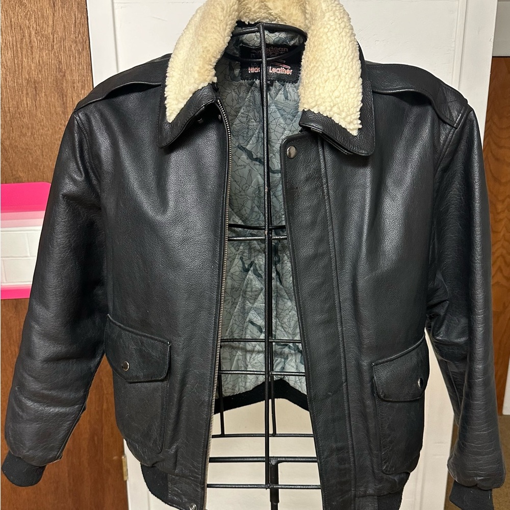 Bomber jacket with removable sheep collar in excellent condition